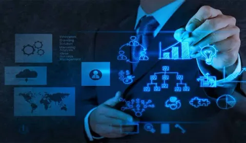 Şirket kuruluş ve iş geliştirme stratejisi çizen bir danışman